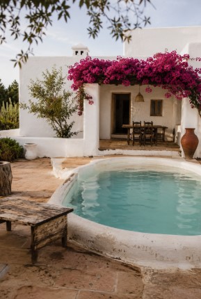 White country house with pool in Spain